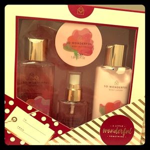 So wonderful body spray & lotion set